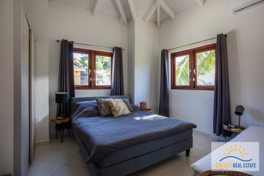 House for sale in Vista Royal-23