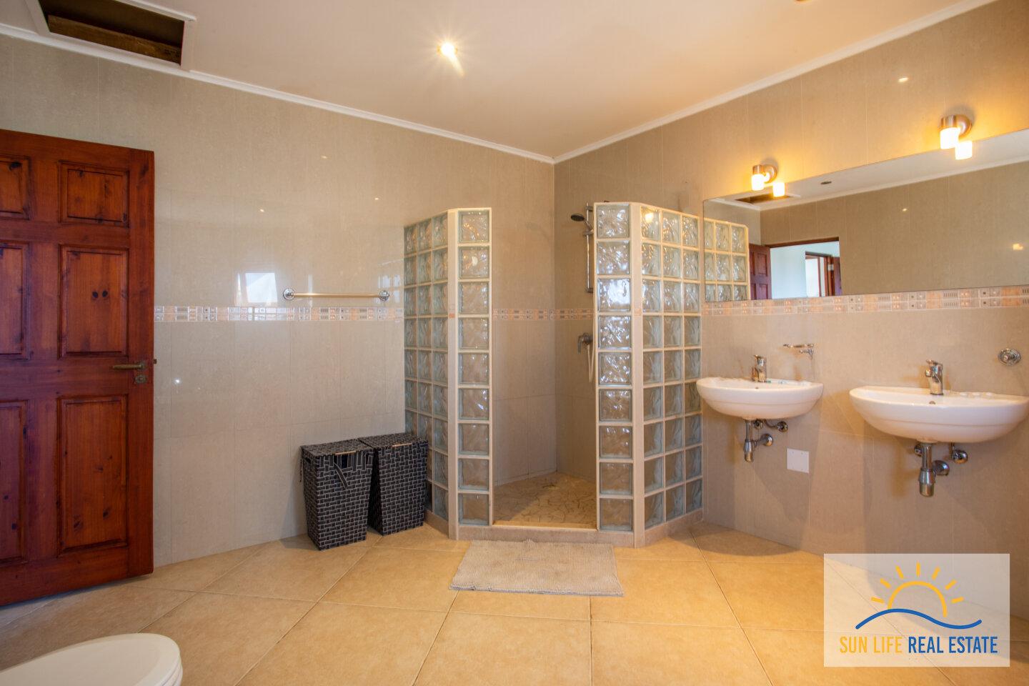 House for sale in Vista Royal