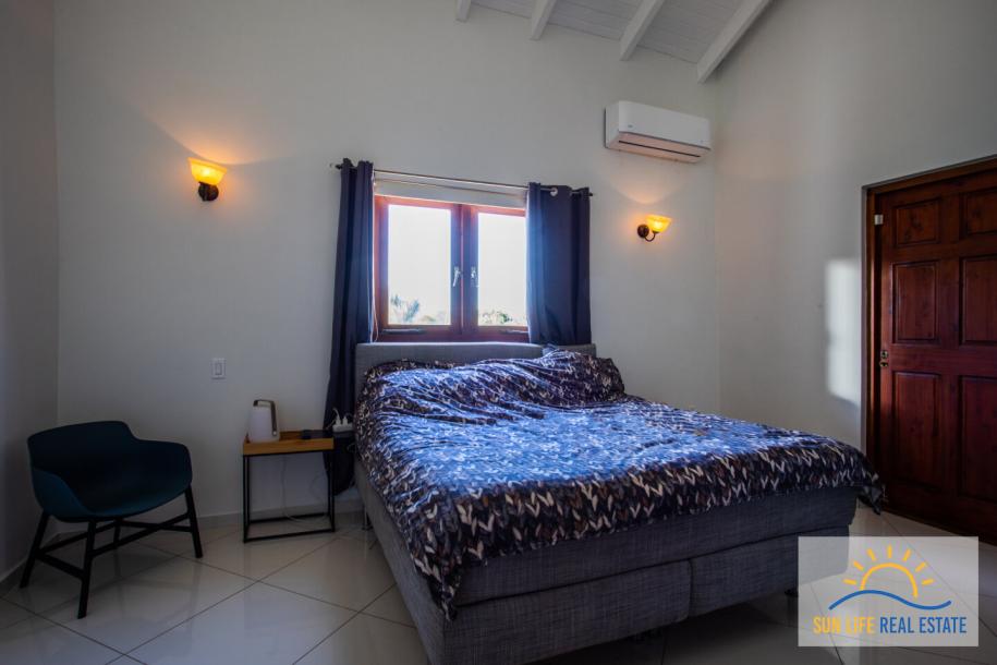 House for sale in Vista Royal-18