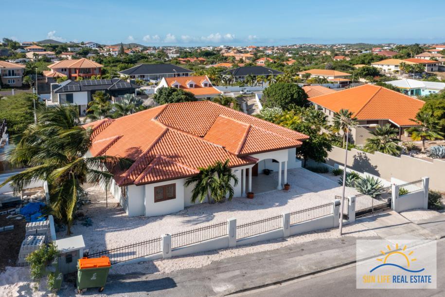 House for sale in Vista Royal-2