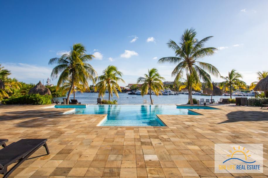 Beautiful two bedroom apartment with private beach area-31