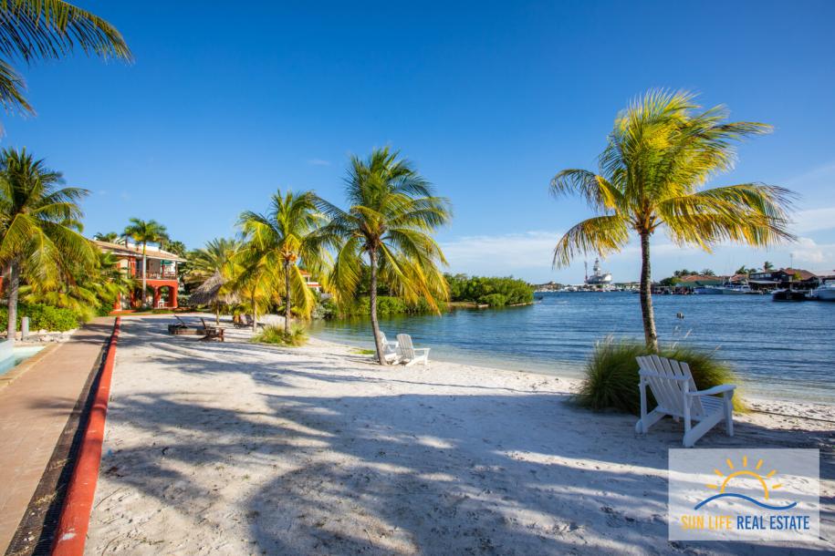 Beautiful two bedroom apartment with private beach area-23