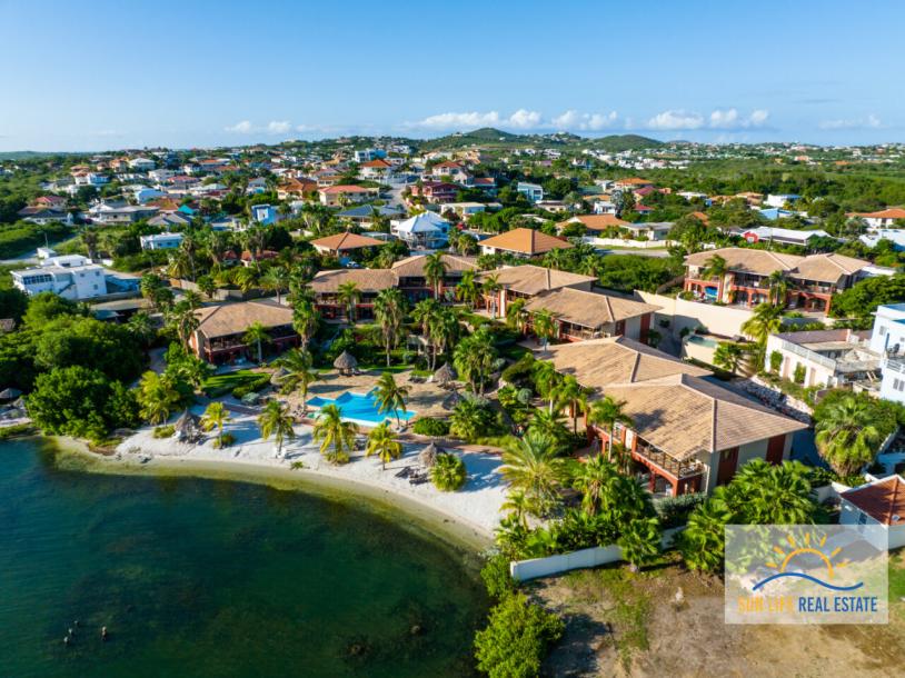 Beautiful two bedroom apartment with private beach area-8