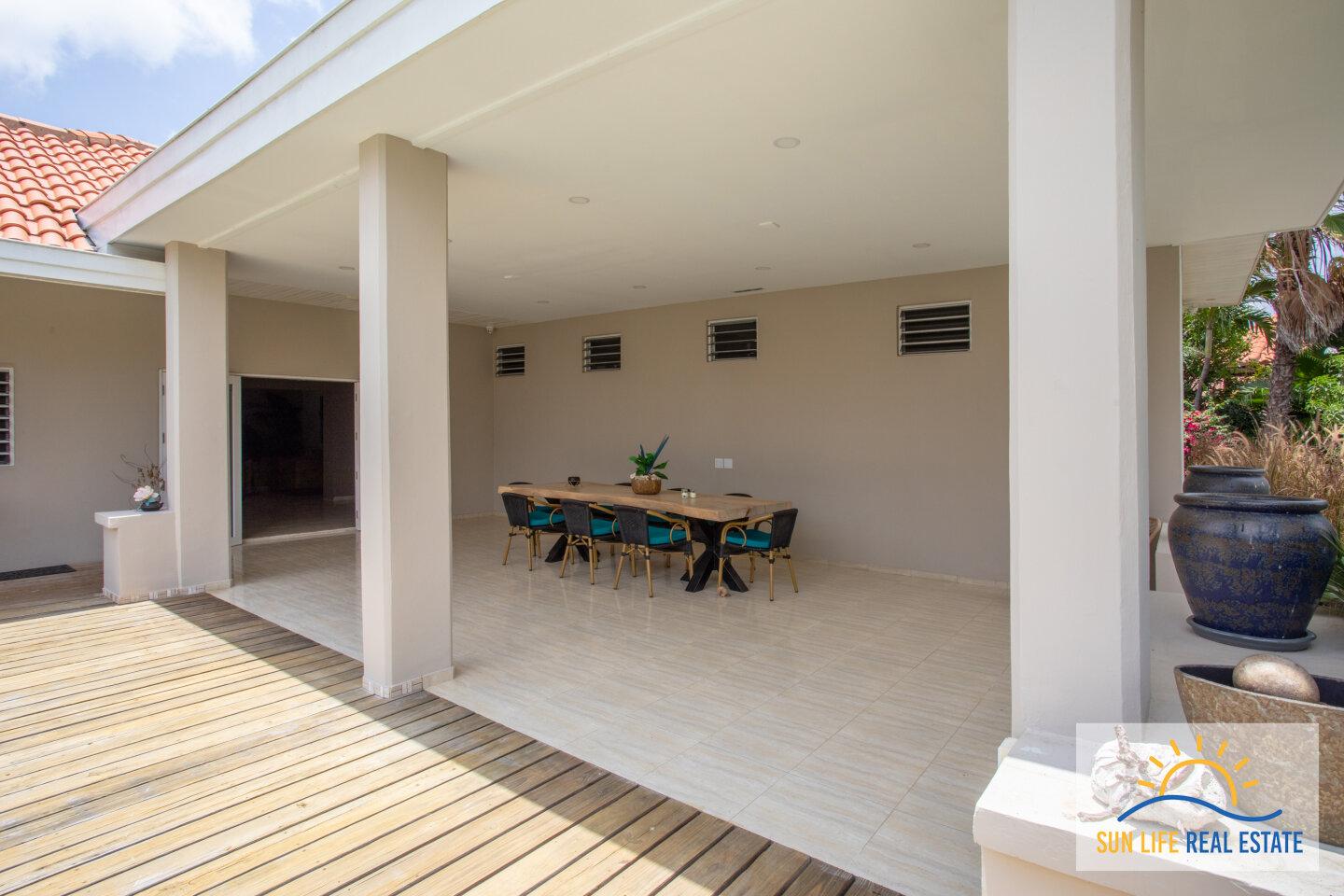 Luxury and spacious house for sale in Villapark Zuurzak