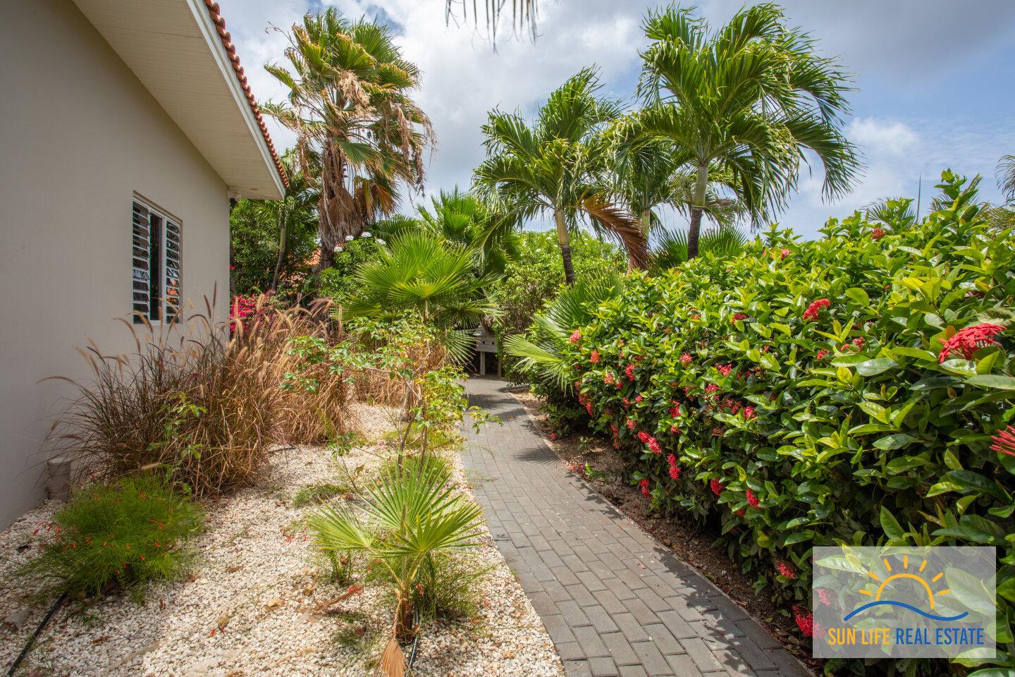 Luxury and spacious house for sale in Villapark Zuurzak