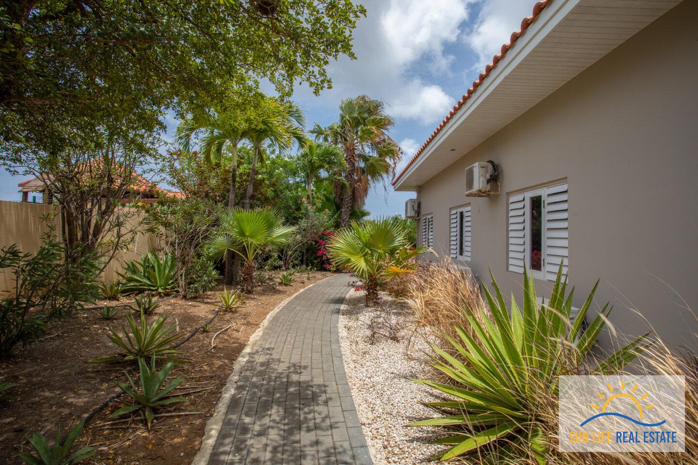 Luxury and spacious house for sale in Villapark Zuurzak