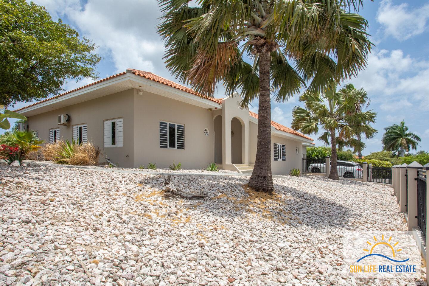 Luxury and spacious house for sale in Villapark Zuurzak