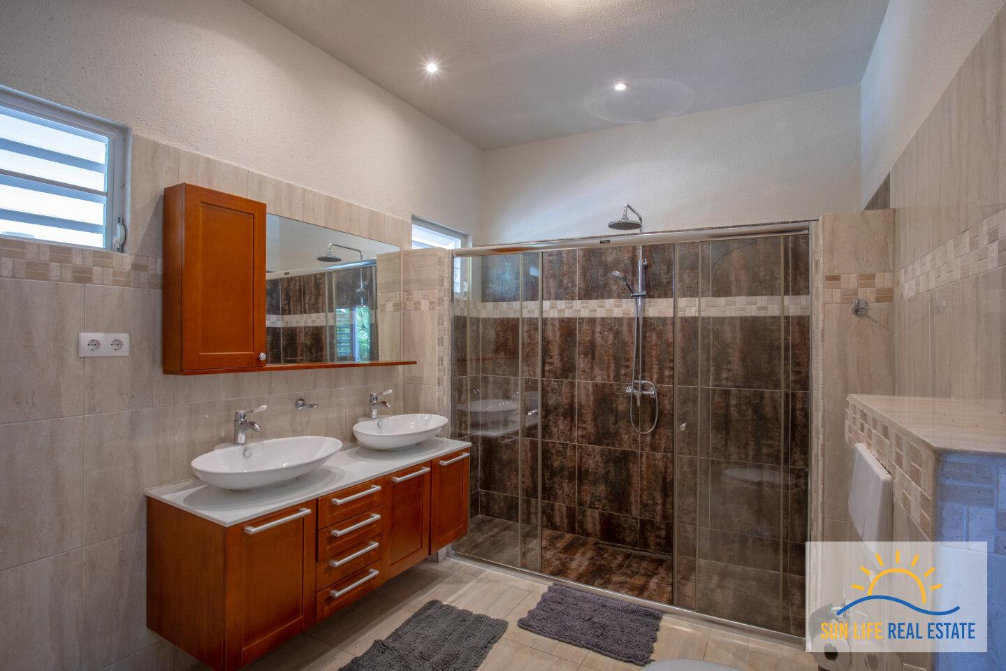 Luxury and spacious house for sale in Villapark Zuurzak