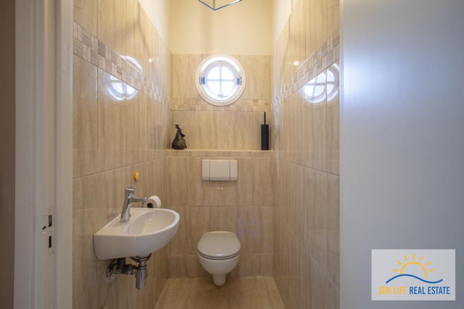 Luxury and spacious house for sale in Villapark Zuurzak-9