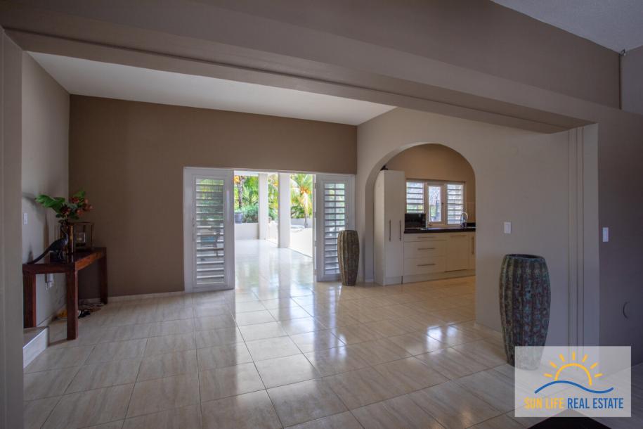 Luxury and spacious house for sale in Villapark Zuurzak-2