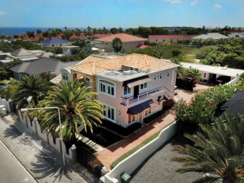 Large Villa Plus Apartments For Sale in Jan Thiel-28