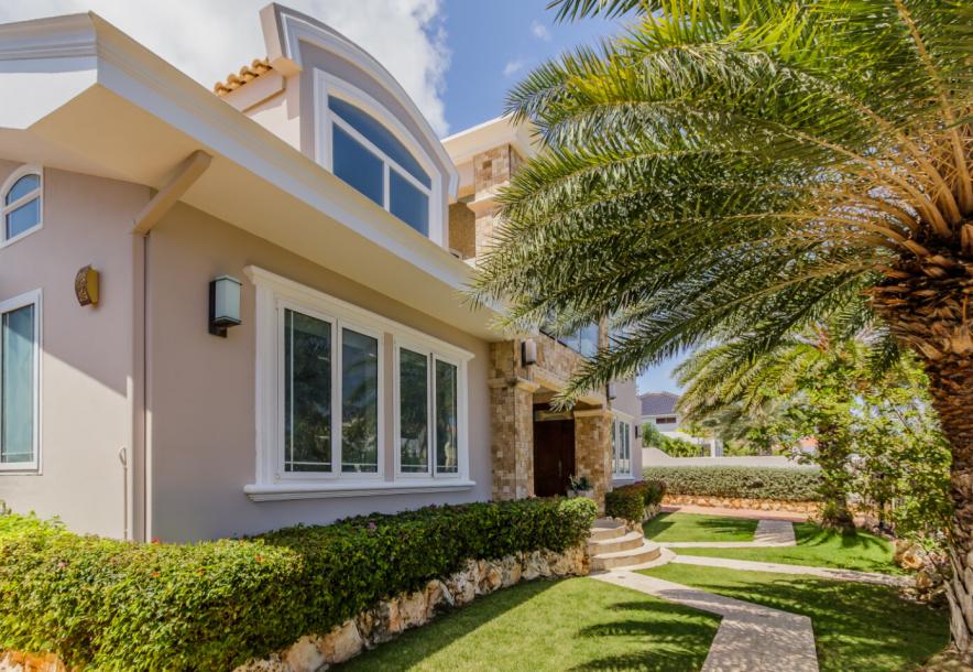 Large Villa Plus Apartments For Sale in Jan Thiel-23