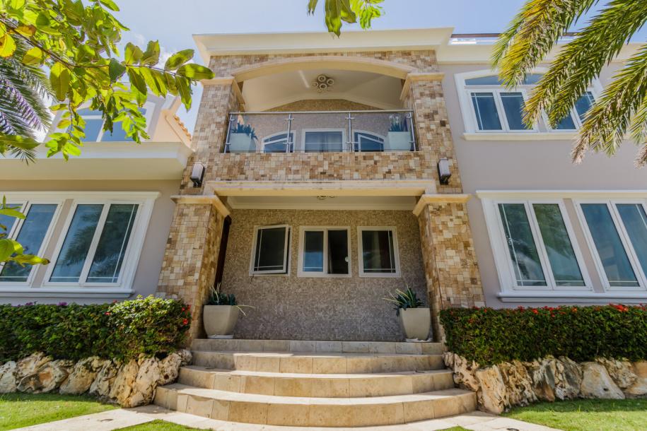 Large Villa Plus Apartments For Sale in Jan Thiel-29