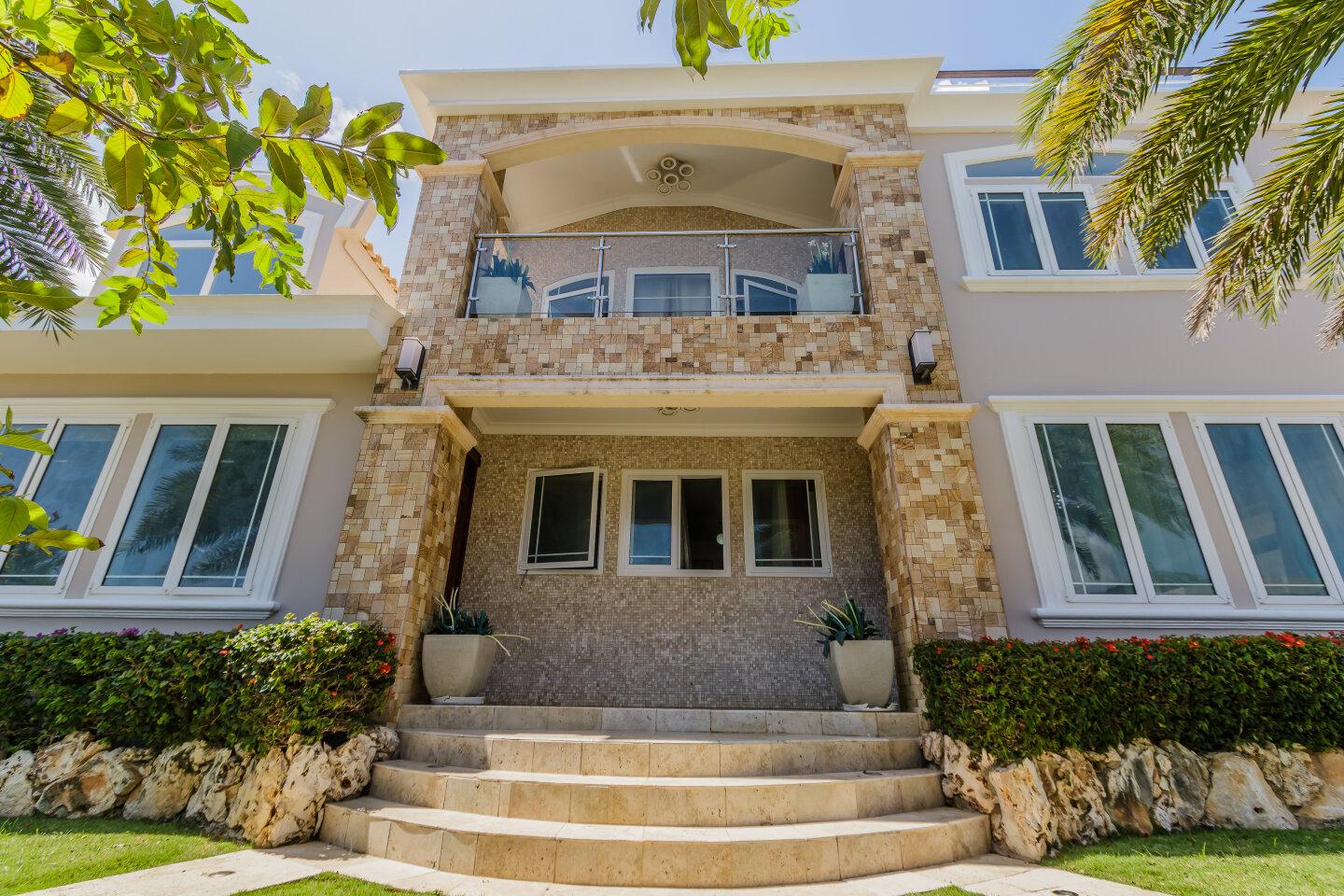 Large Villa Plus Apartments For Sale in Jan Thiel