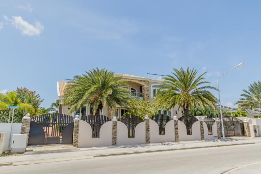 Large Villa Plus Apartments For Sale in Jan Thiel-19