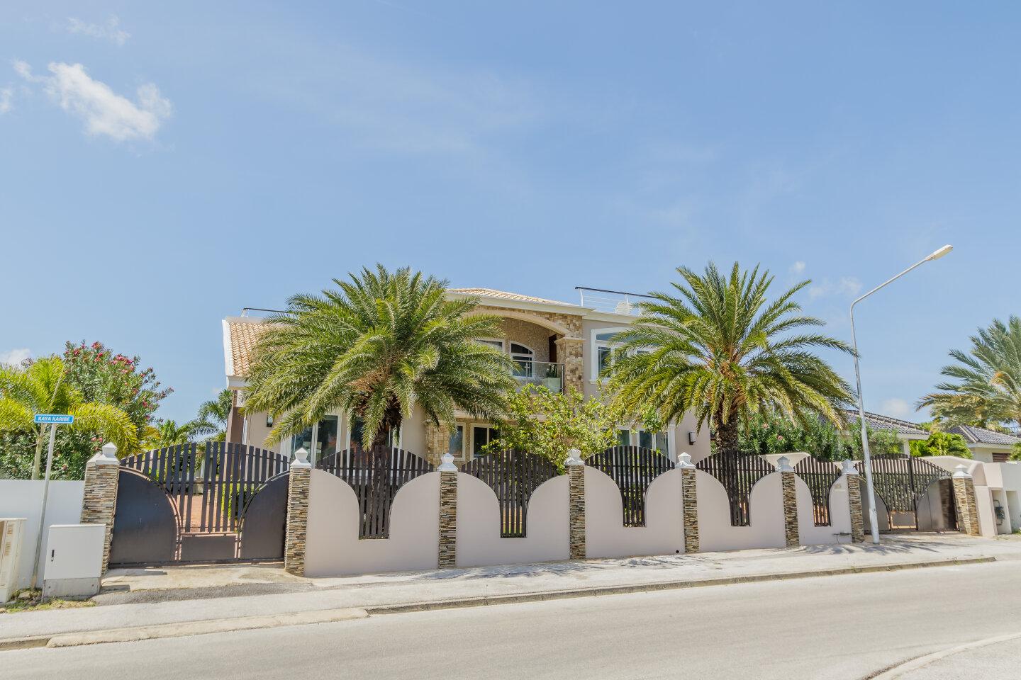 Large Villa Plus Apartments For Sale in Jan Thiel