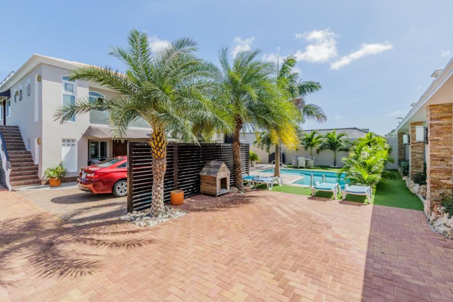 Large Villa Plus Apartments For Sale in Jan Thiel-18