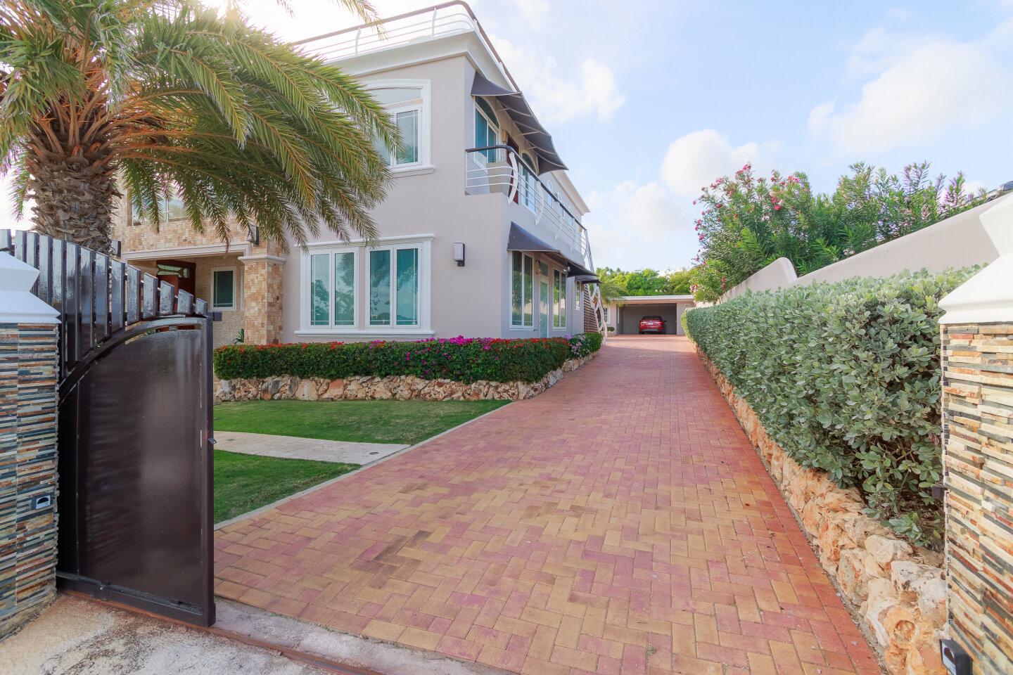 Large Villa Plus Apartments For Sale in Jan Thiel