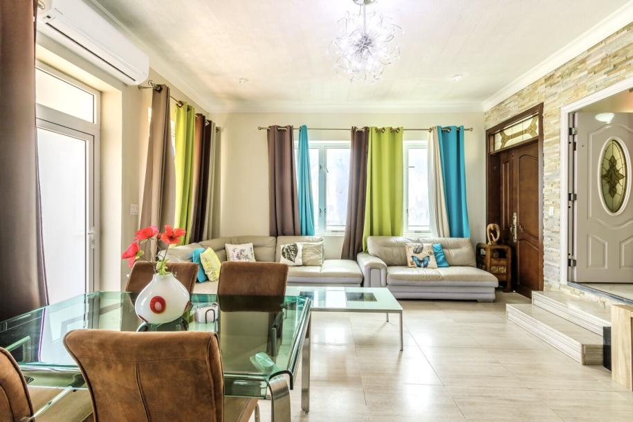 Large Villa Plus Apartments For Sale in Jan Thiel-10