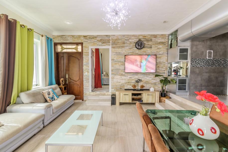 Large Villa Plus Apartments For Sale in Jan Thiel-9