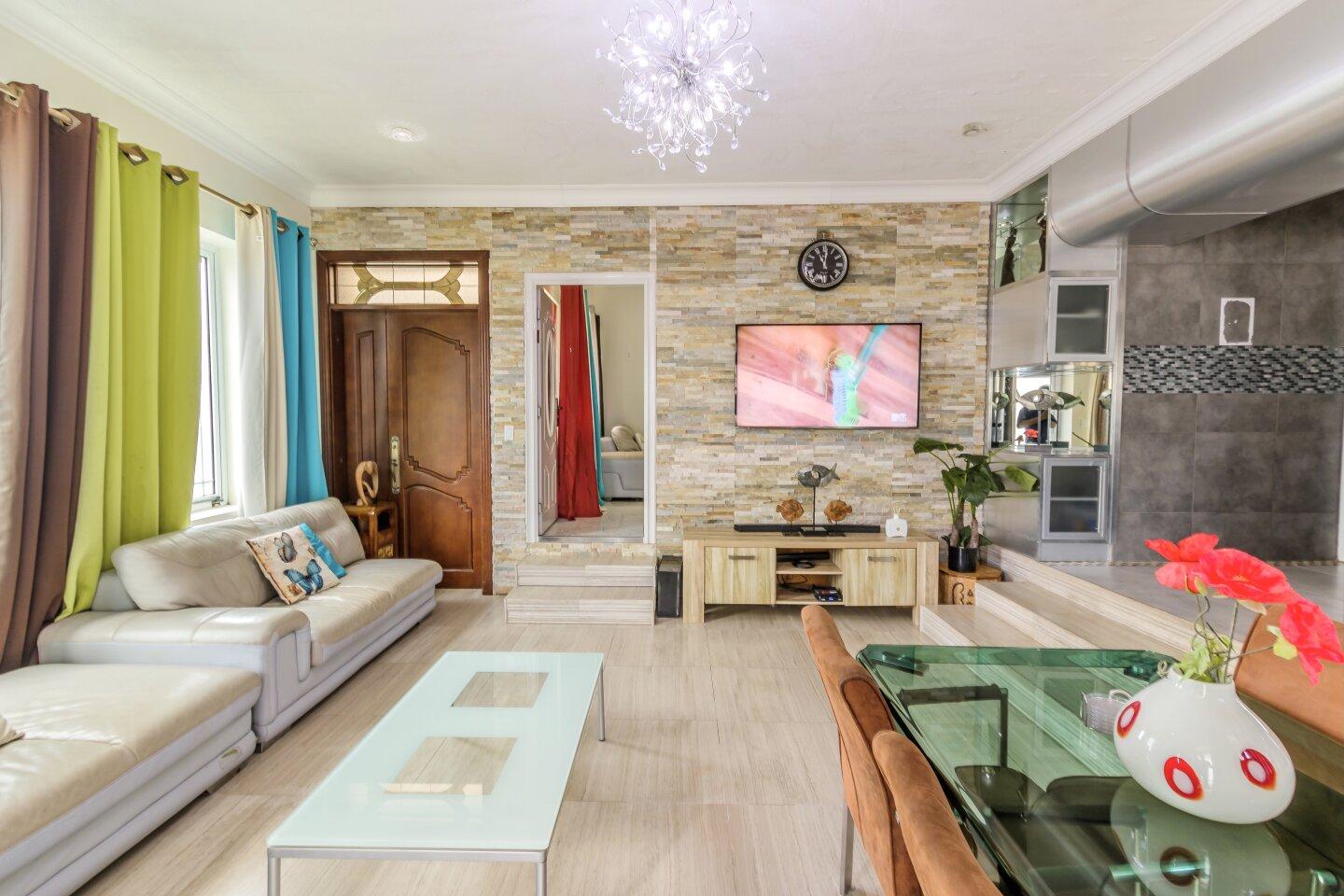 Large Villa Plus Apartments For Sale in Jan Thiel