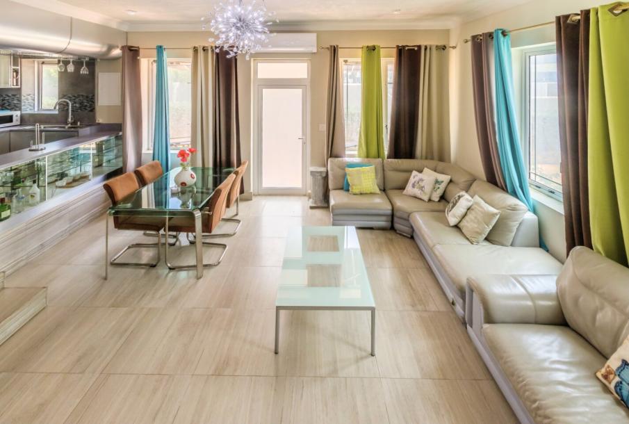 Large Villa Plus Apartments For Sale in Jan Thiel-7