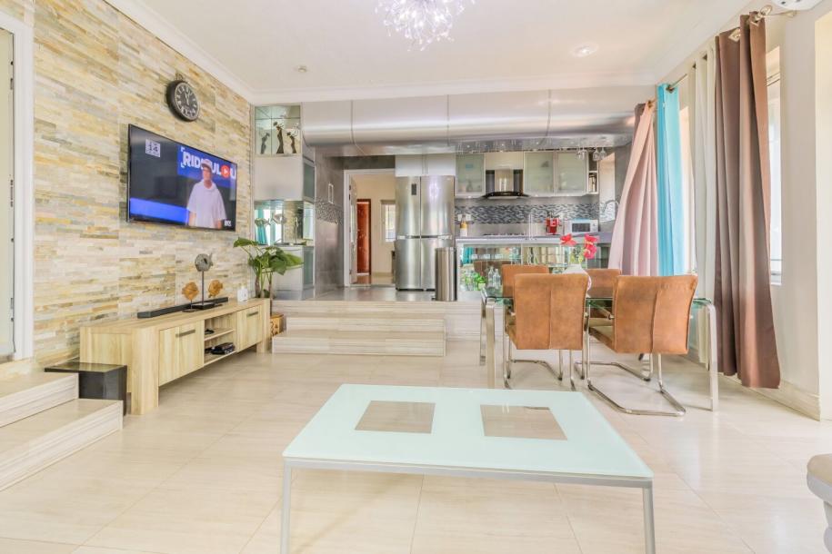 Large Villa Plus Apartments For Sale in Jan Thiel-5