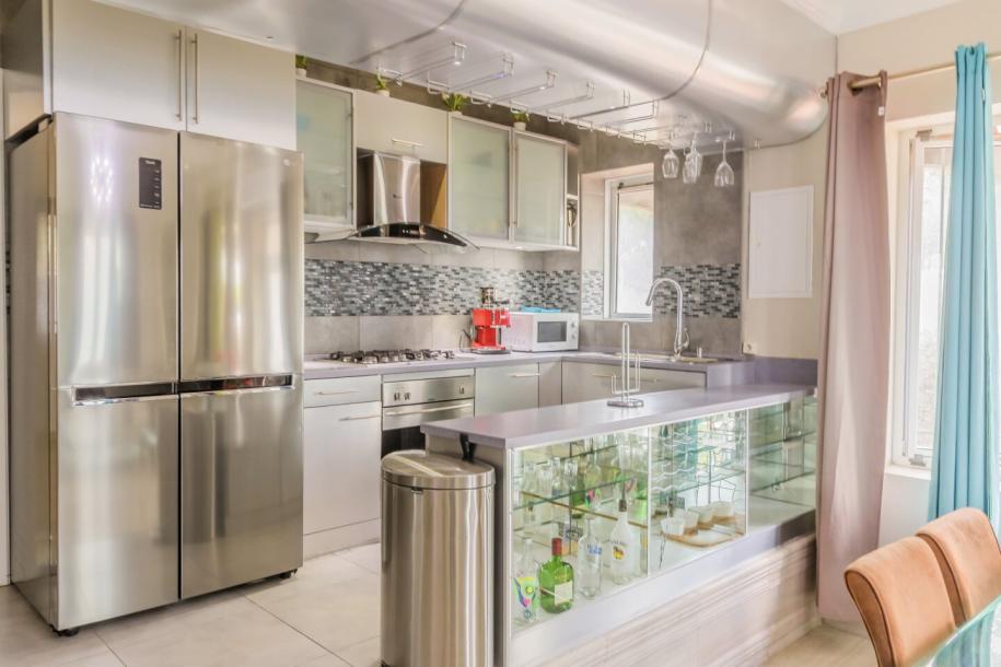 Large Villa Plus Apartments For Sale in Jan Thiel-3