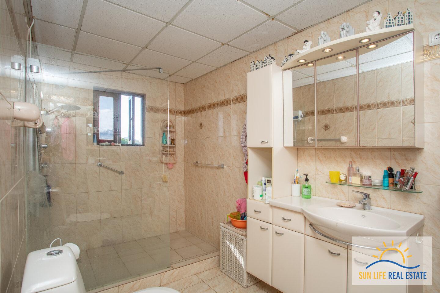 Large Fixer Up for Sale in Jan Thiel on a 1300 M2 plot