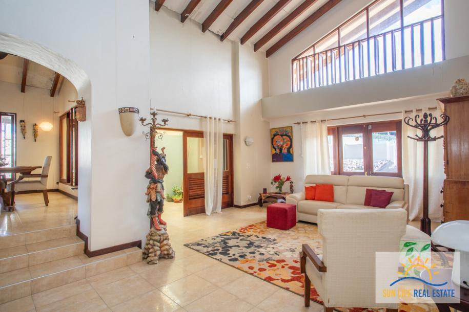 Large Fixer Up for Sale in Jan Thiel on a 1300 M2 plot-35