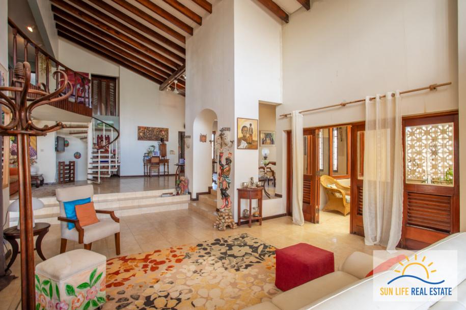 Large Fixer Up for Sale in Jan Thiel on a 1300 M2 plot-32