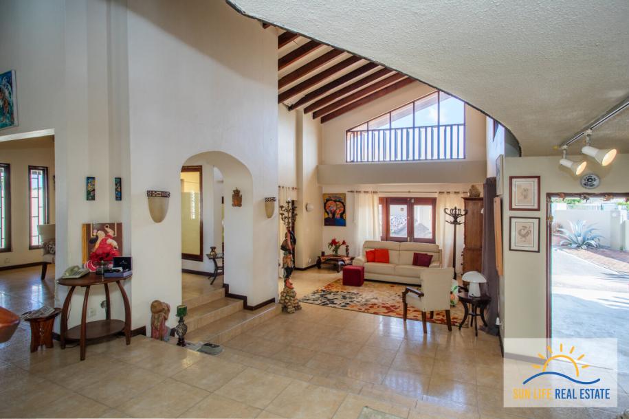 Large Fixer Up for Sale in Jan Thiel on a 1300 M2 plot-29