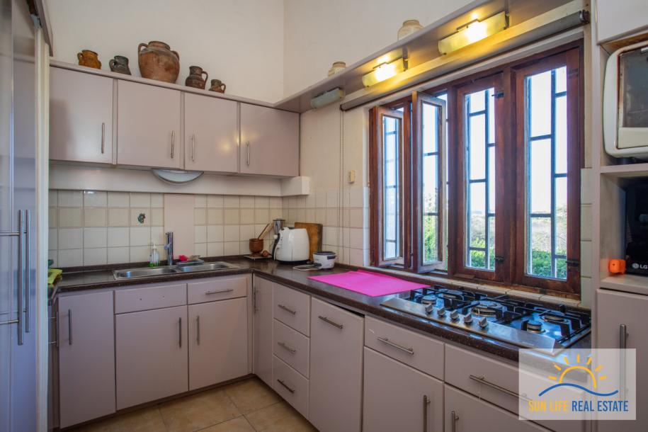 Large Fixer Up for Sale in Jan Thiel on a 1300 M2 plot-23