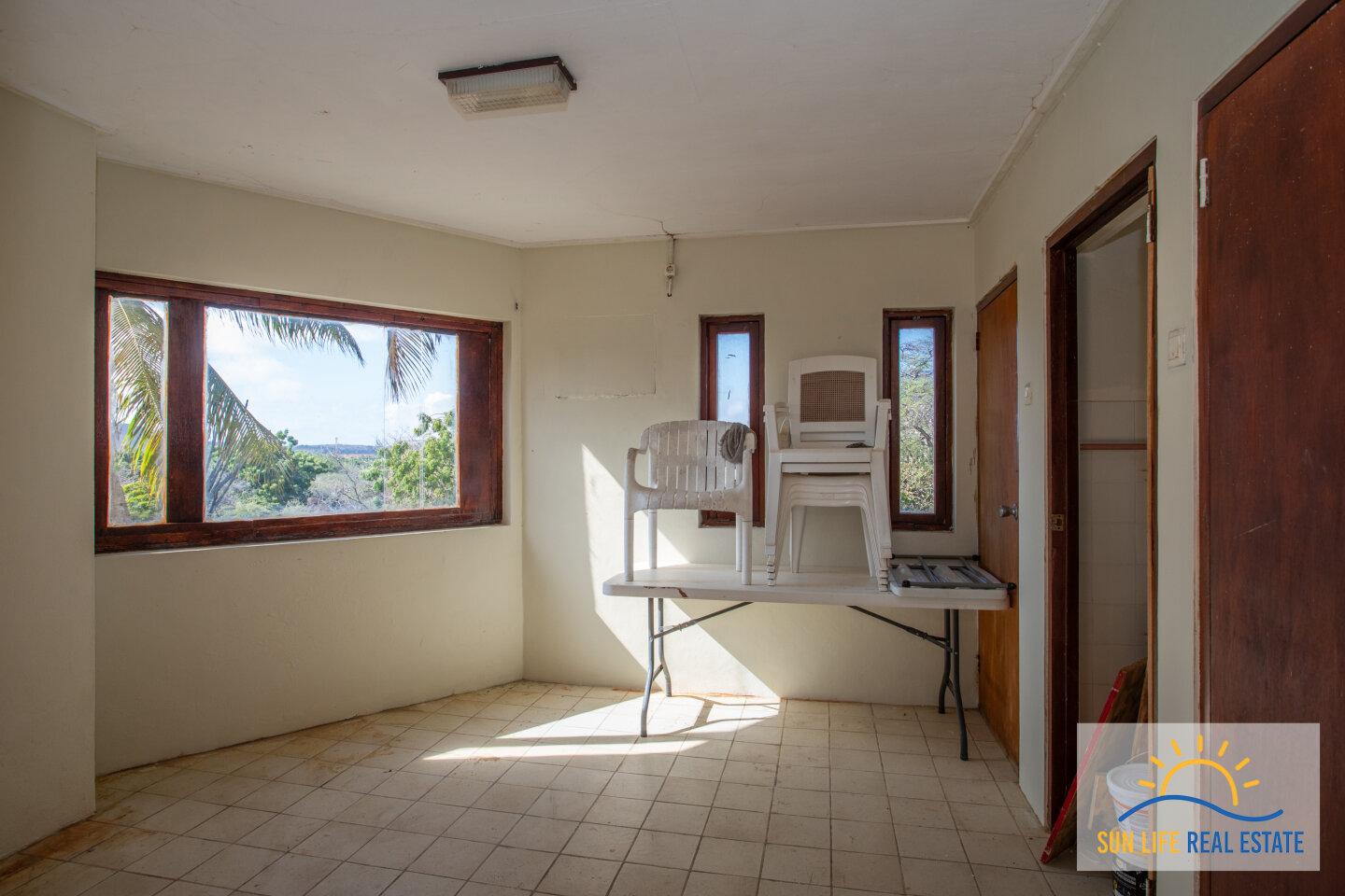 Large Fixer Up for Sale in Jan Thiel on a 1300 M2 plot