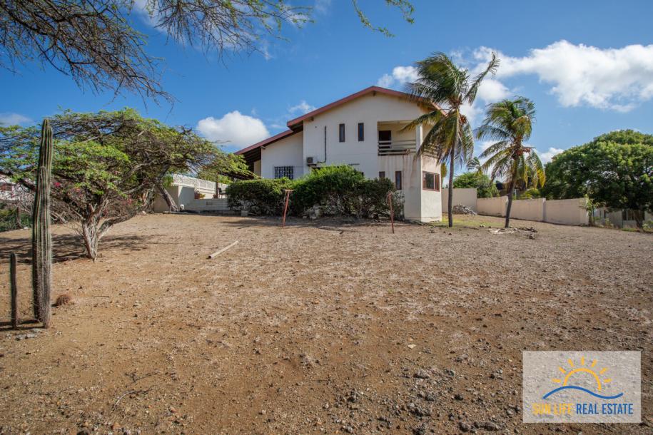 Large Fixer Up for Sale in Jan Thiel on a 1300 M2 plot-20