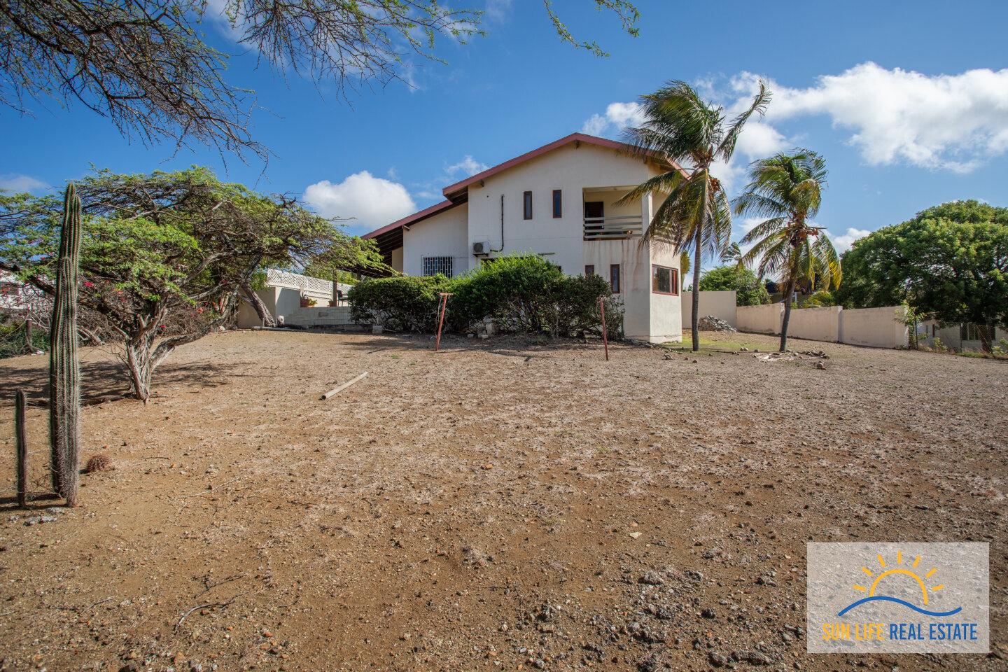 Large Fixer Up for Sale in Jan Thiel on a 1300 M2 plot