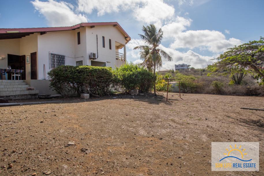 Large Fixer Up for Sale in Jan Thiel on a 1300 M2 plot-19