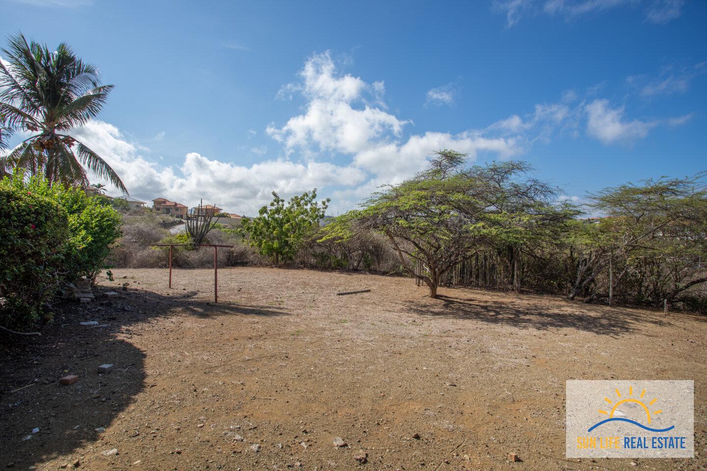 Large Fixer Up for Sale in Jan Thiel on a 1300 M2 plot