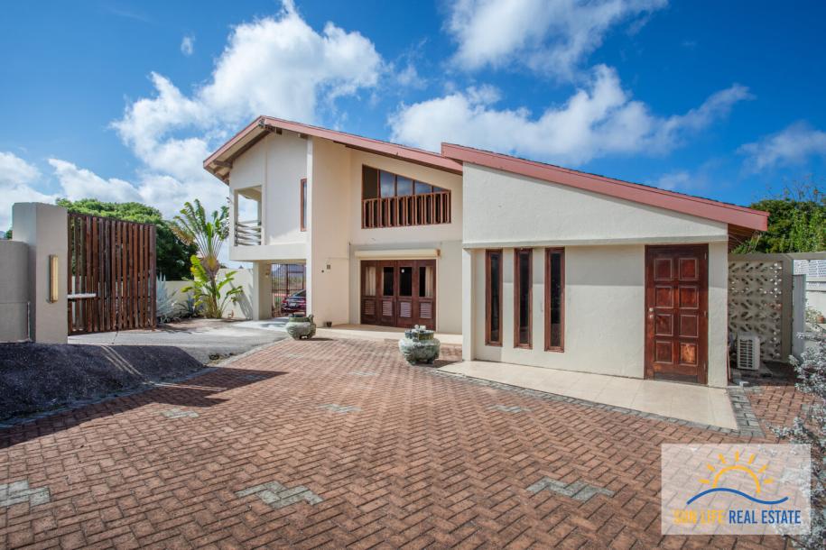 Large Fixer Up for Sale in Jan Thiel on a 1300 M2 plot-14