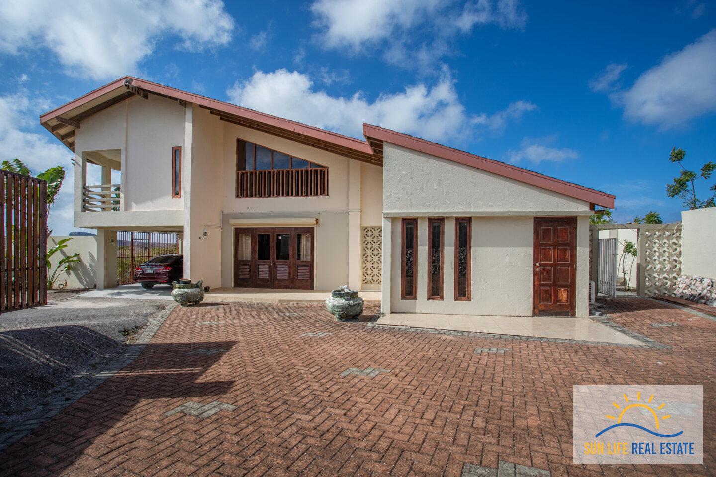 Large Fixer Up for Sale in Jan Thiel on a 1300 M2 plot