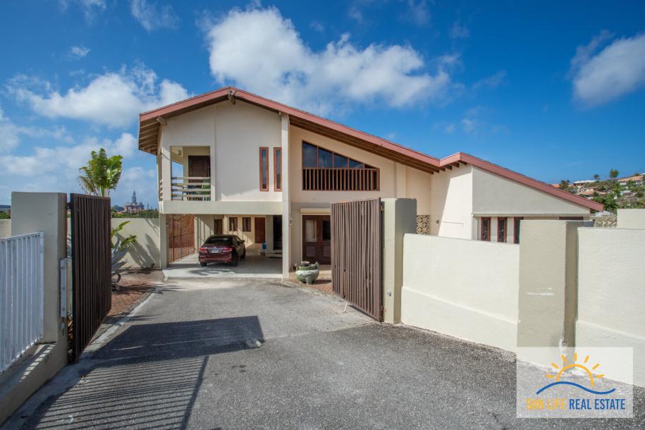 Large Fixer Up for Sale in Jan Thiel on a 1300 M2 plot-11