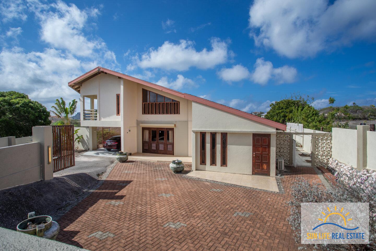 Large Fixer Up for Sale in Jan Thiel on a 1300 M2 plot