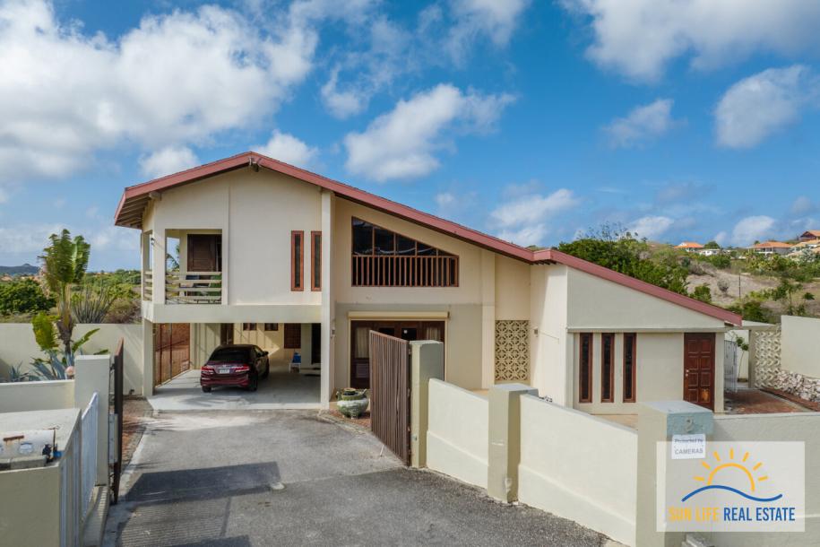 Large Fixer Up for Sale in Jan Thiel on a 1300 M2 plot-8