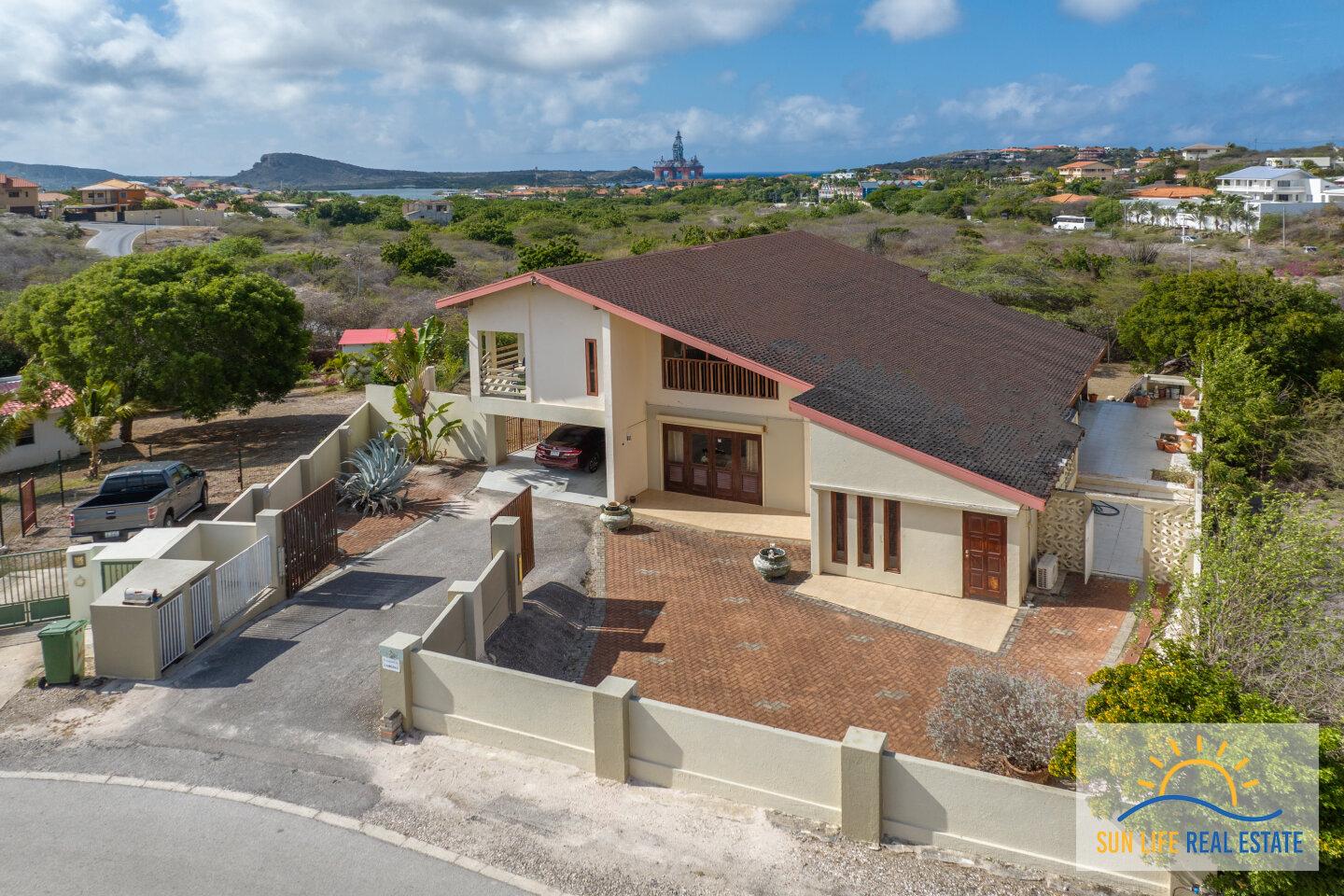 Large Fixer Up for Sale in Jan Thiel on a 1300 M2 plot