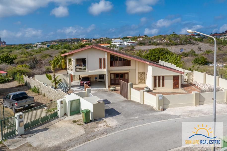 Large Fixer Up for Sale in Jan Thiel on a 1300 M2 plot-6