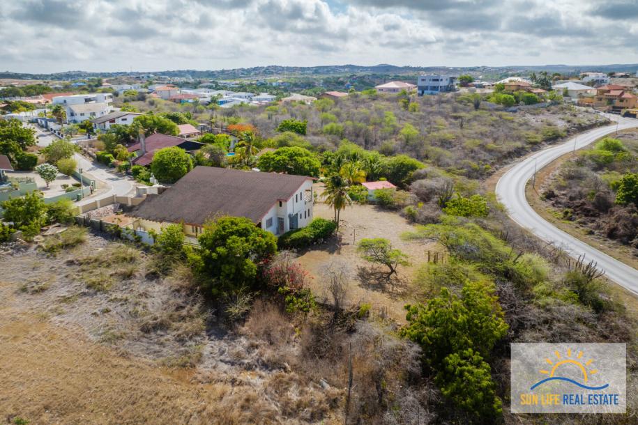 Large Fixer Up for Sale in Jan Thiel on a 1300 M2 plot-4