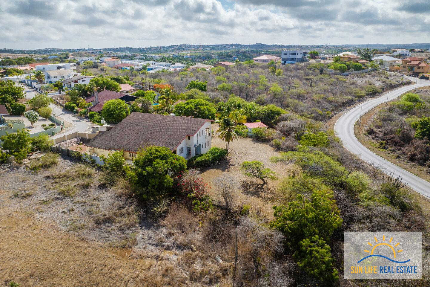 Large Fixer Up for Sale in Jan Thiel on a 1300 M2 plot