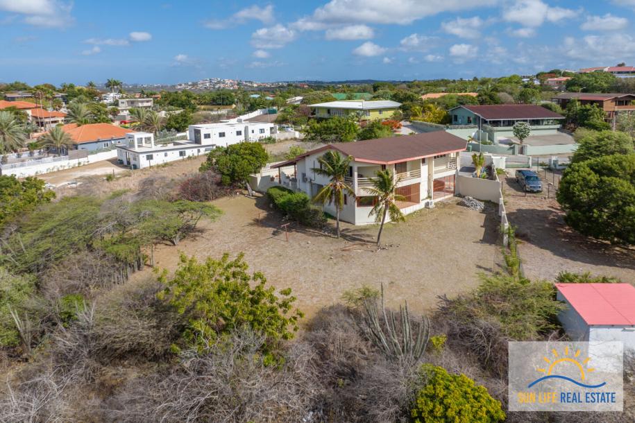 Large Fixer Up for Sale in Jan Thiel on a 1300 M2 plot-2