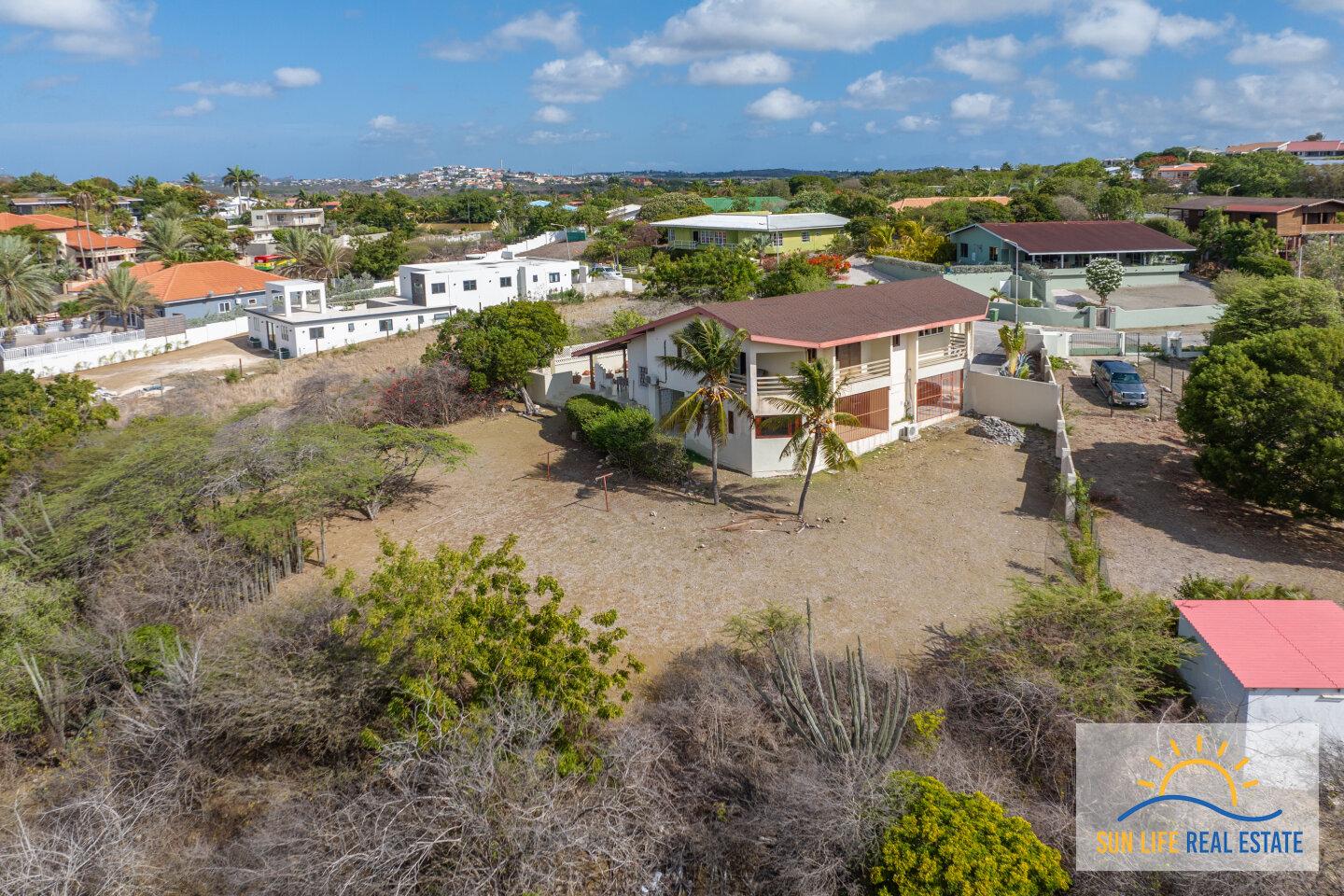 Large Fixer Up for Sale in Jan Thiel on a 1300 M2 plot