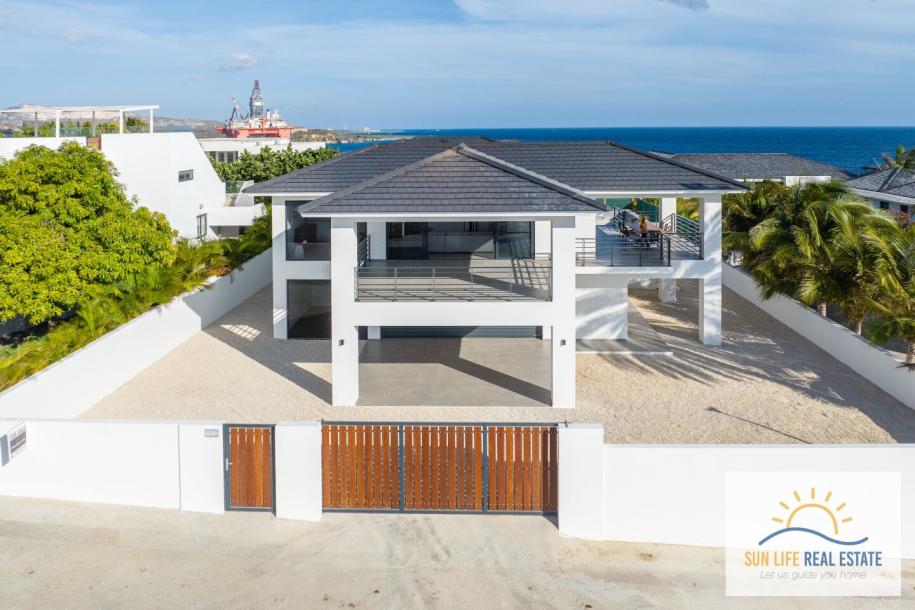 Newly Built and Modern Villa with Sea View for Sale in Vista Royal-5